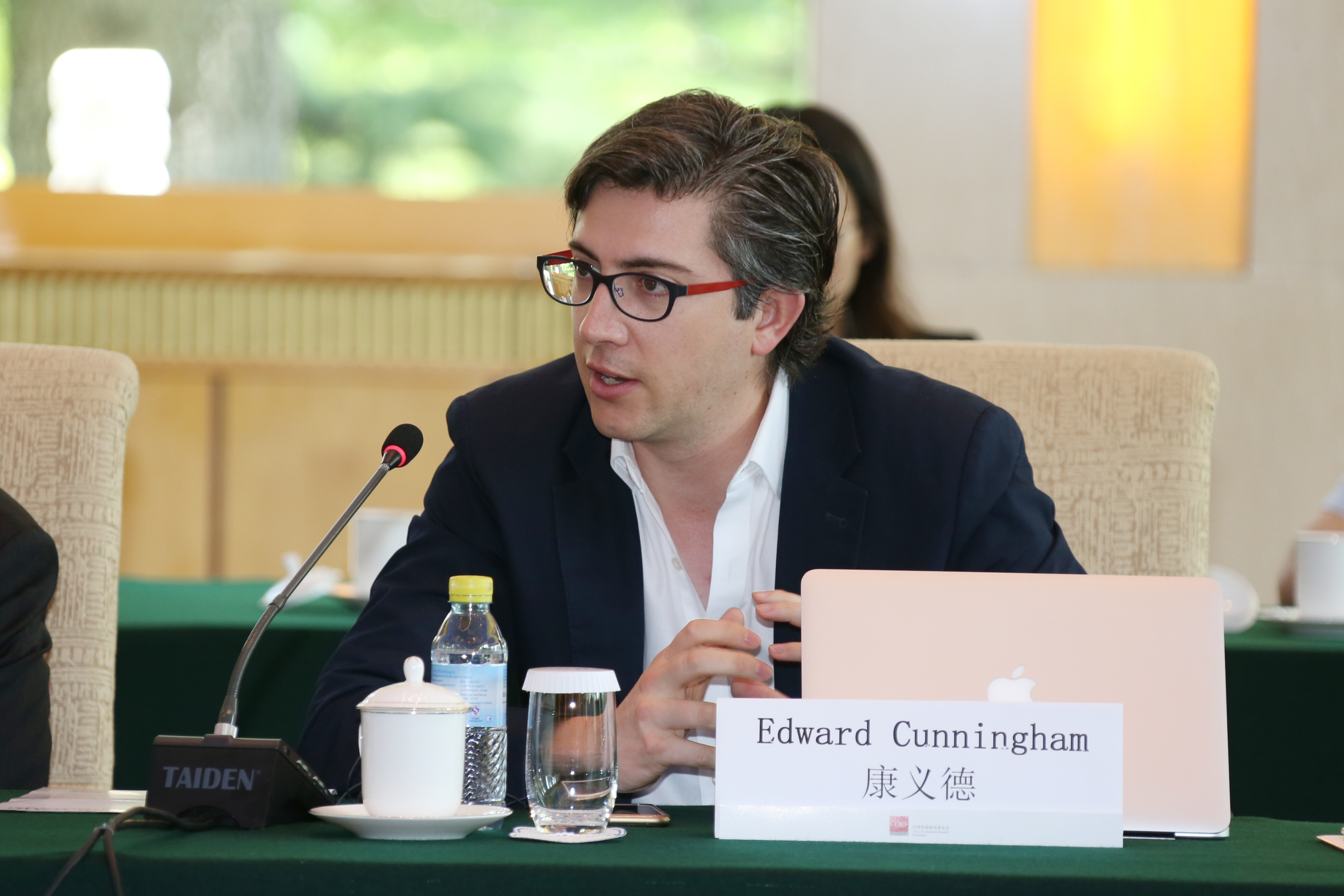 Edward Cunningham speaking at a policy forum in China